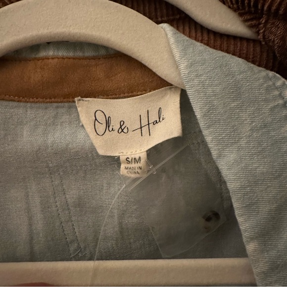 110. Oversized Blue Denim Chambray Button Down Top with Micro Suede Patch Detail - Picture 5 of 9